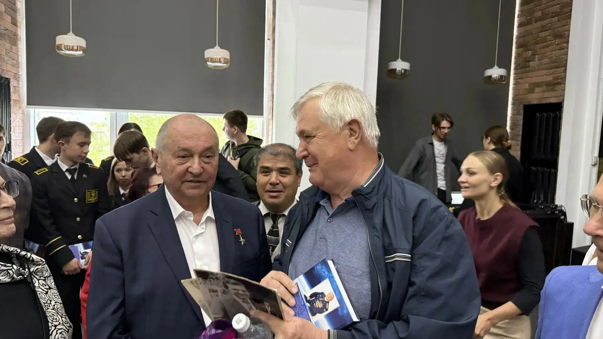 От мечты до орбиты: в Чите презентовали книгу космонавта Владимира Титова