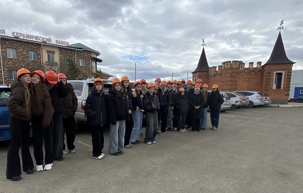 Знакомство группы СЭЗС-25-1 с предприятием-Читинский керамический завод «Мир»